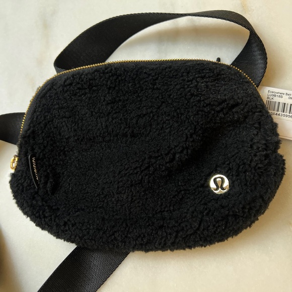 Lululemon belt bag black everywhere fleece nwt - Picture 1 of 5